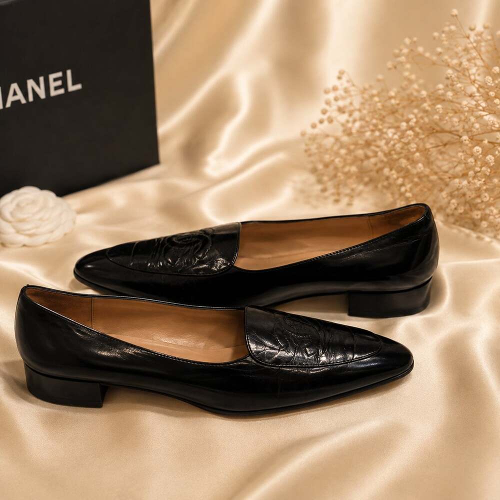 Chanel Vintage Black Patent Leather CC Logo Embossed Block Heel Loafer Pumps